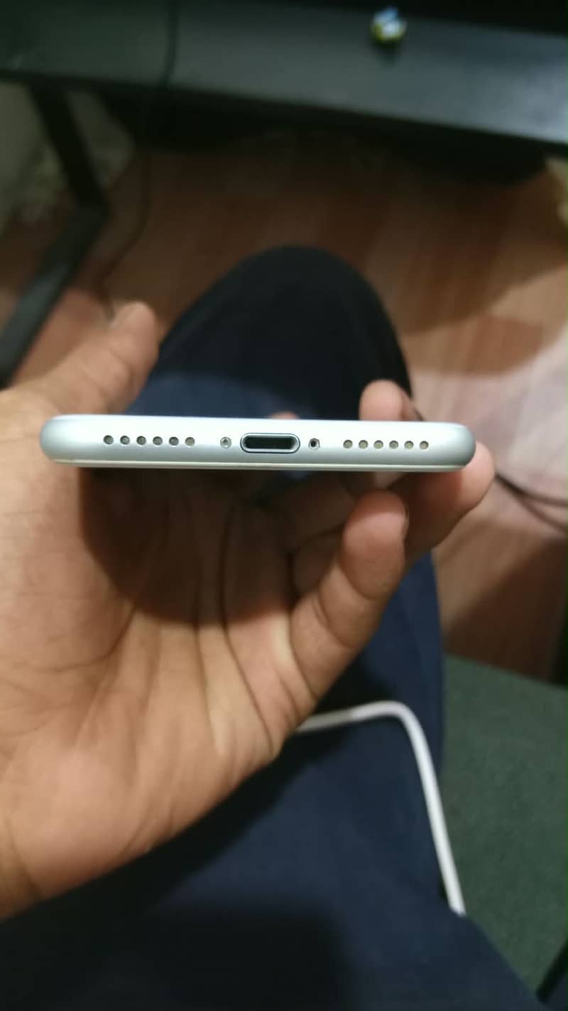 Apple iPhone 8 0