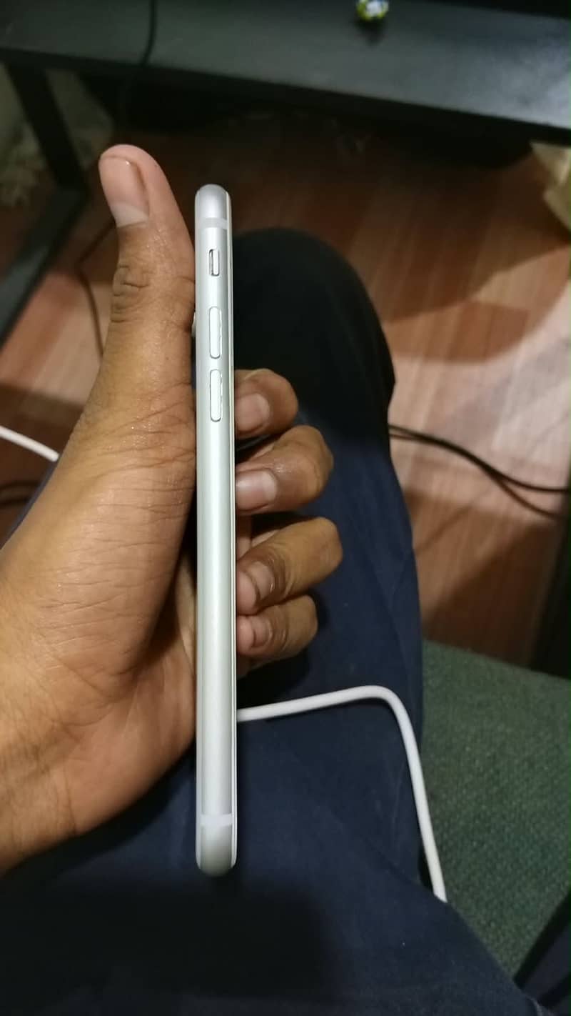 Apple iPhone 8 3