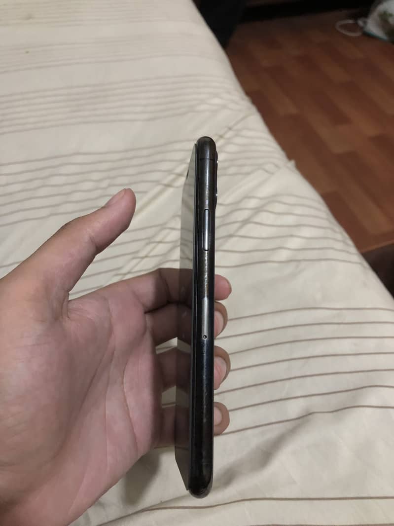 Apple iPhone 11 Pro 1
