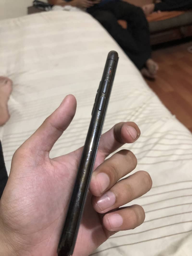 Apple iPhone 11 Pro 2