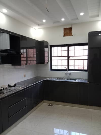 5 MARLA BRAND NEW SEND FLOOR FOR RENT