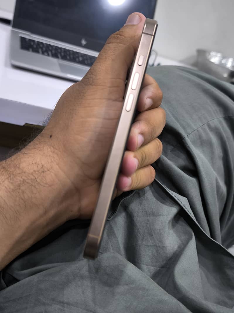 Apple iPhone 16 Pro Max 1
