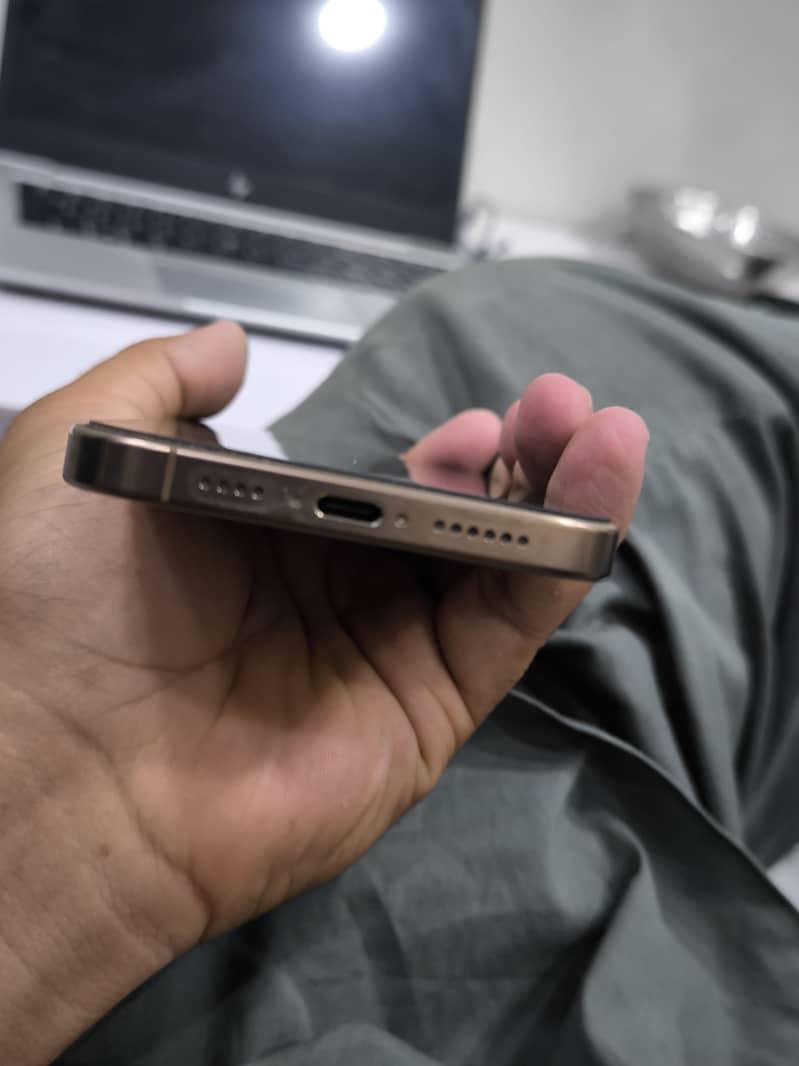 Apple iPhone 16 Pro Max 3