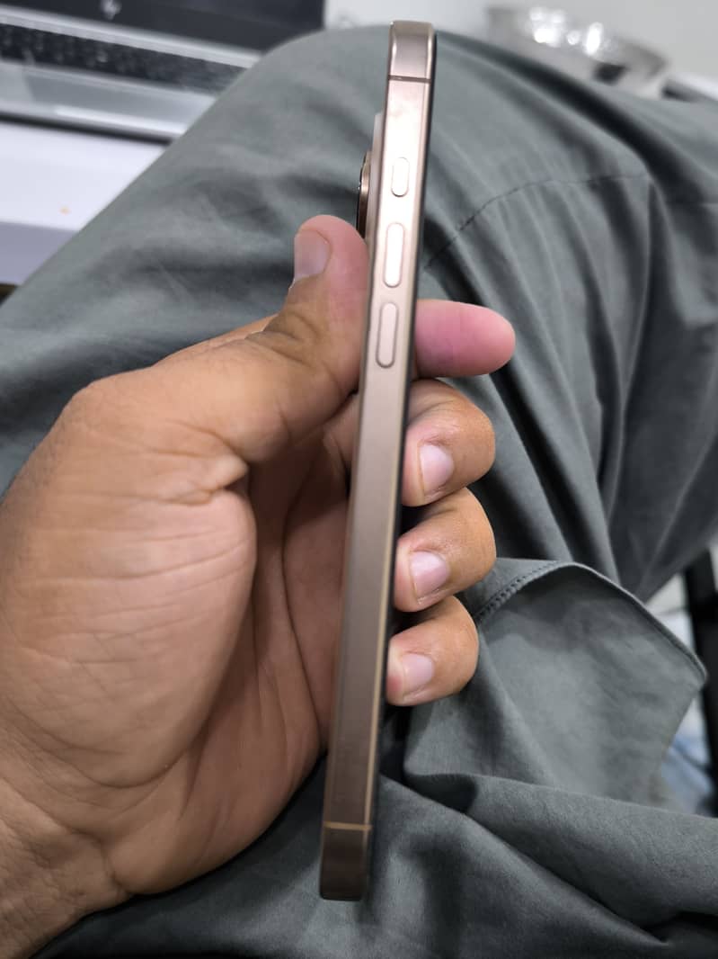 Apple iPhone 16 Pro Max 5
