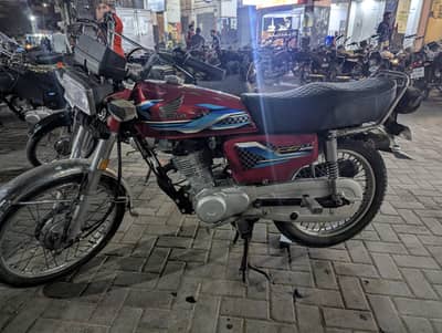 HONDA 125 2024 8000 Chali hue hey bus
