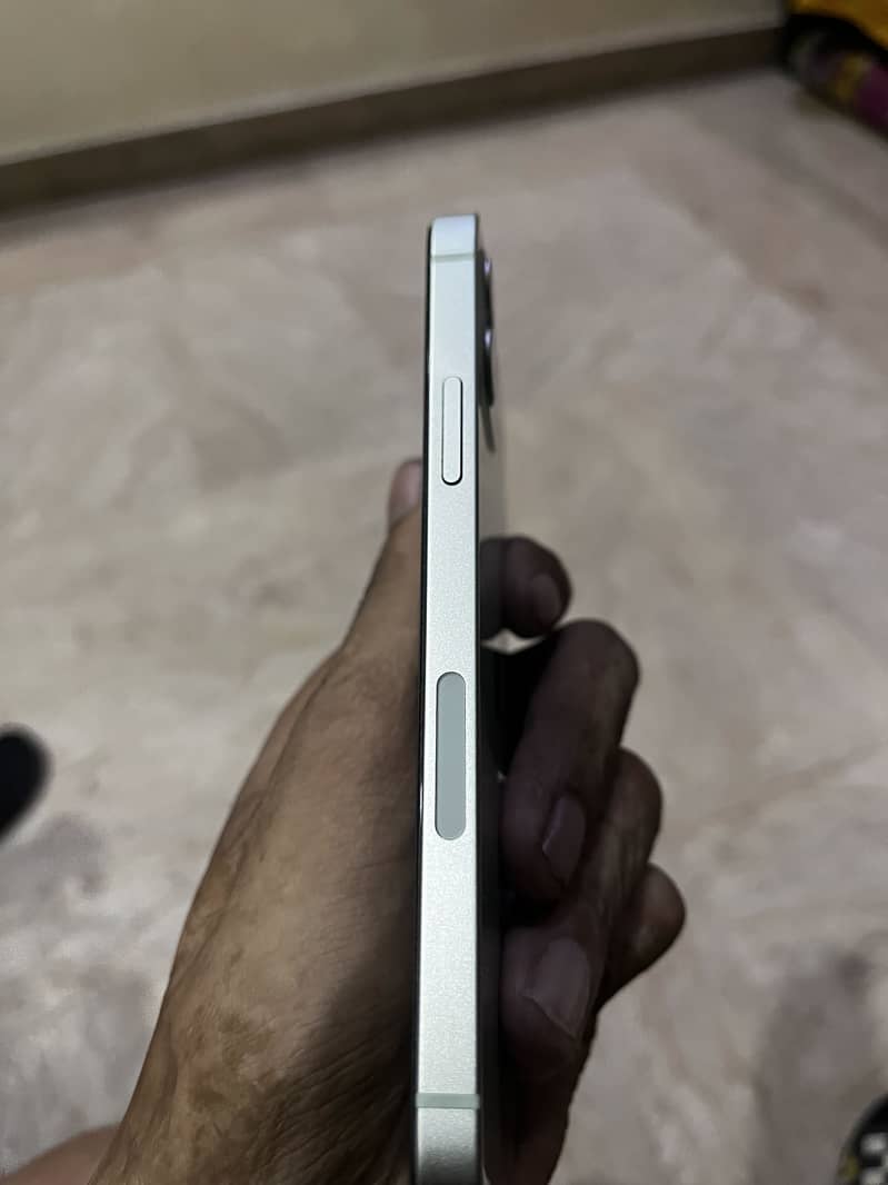 Apple iPhone 12 0