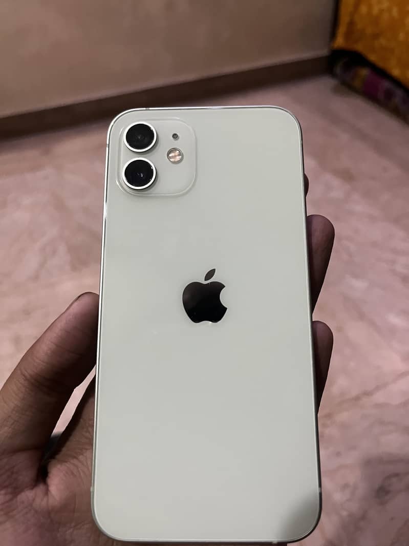 Apple iPhone 12 4