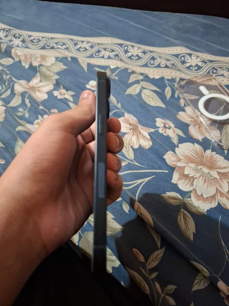 Apple iPhone 14 4