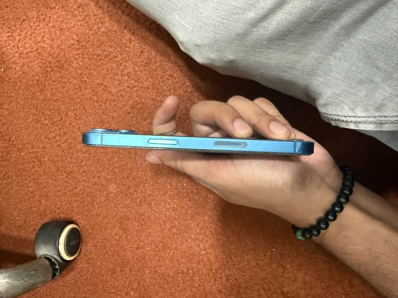 Apple iPhone 13 4