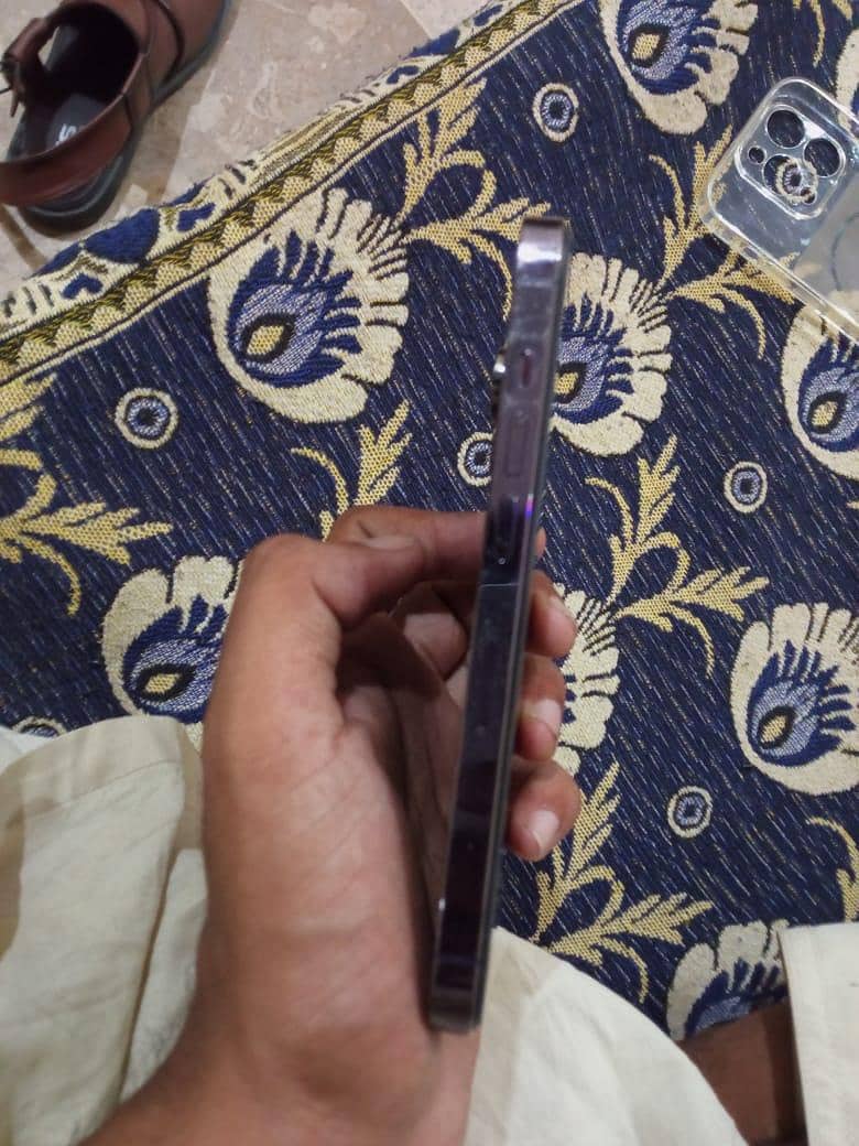 Apple iPhone 14 Pro 1