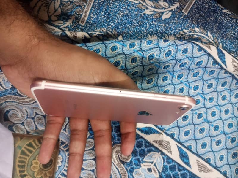 Apple iPhone 7 1