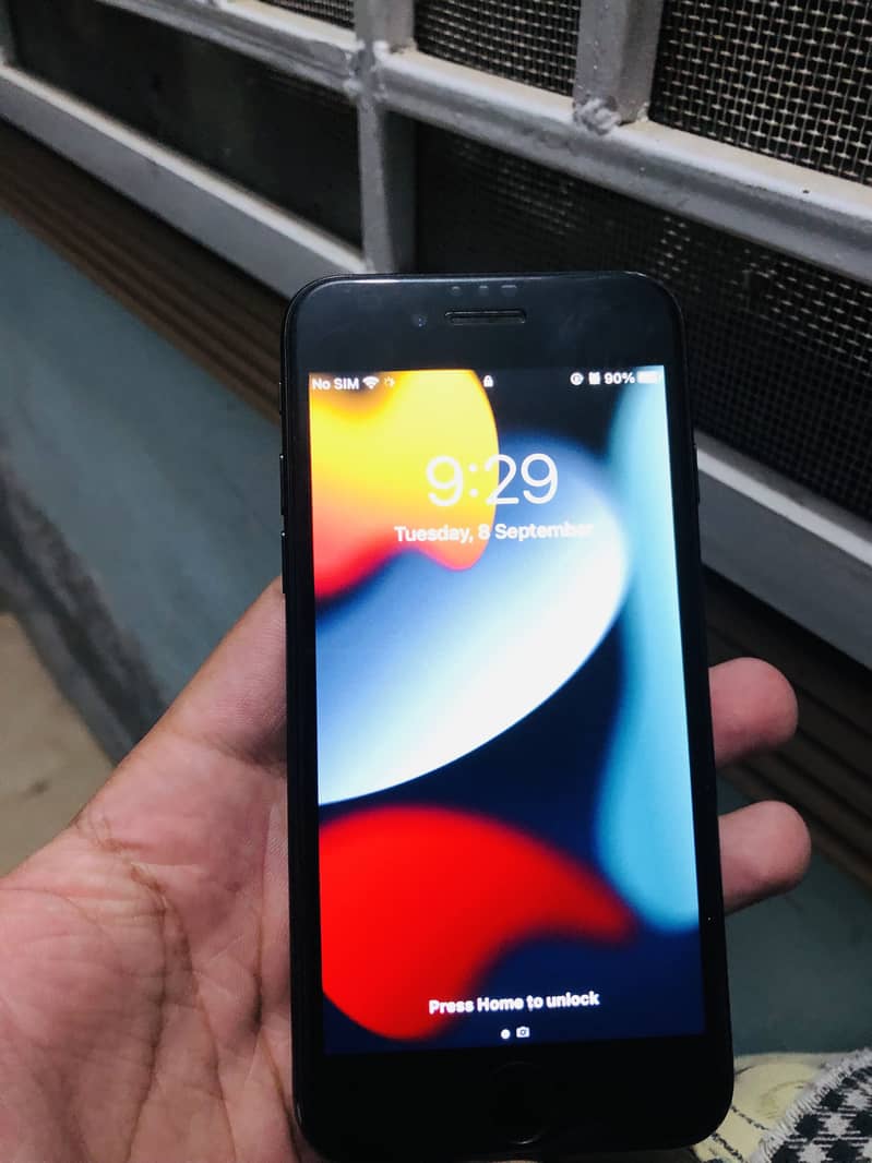 Apple iPhone 7 3
