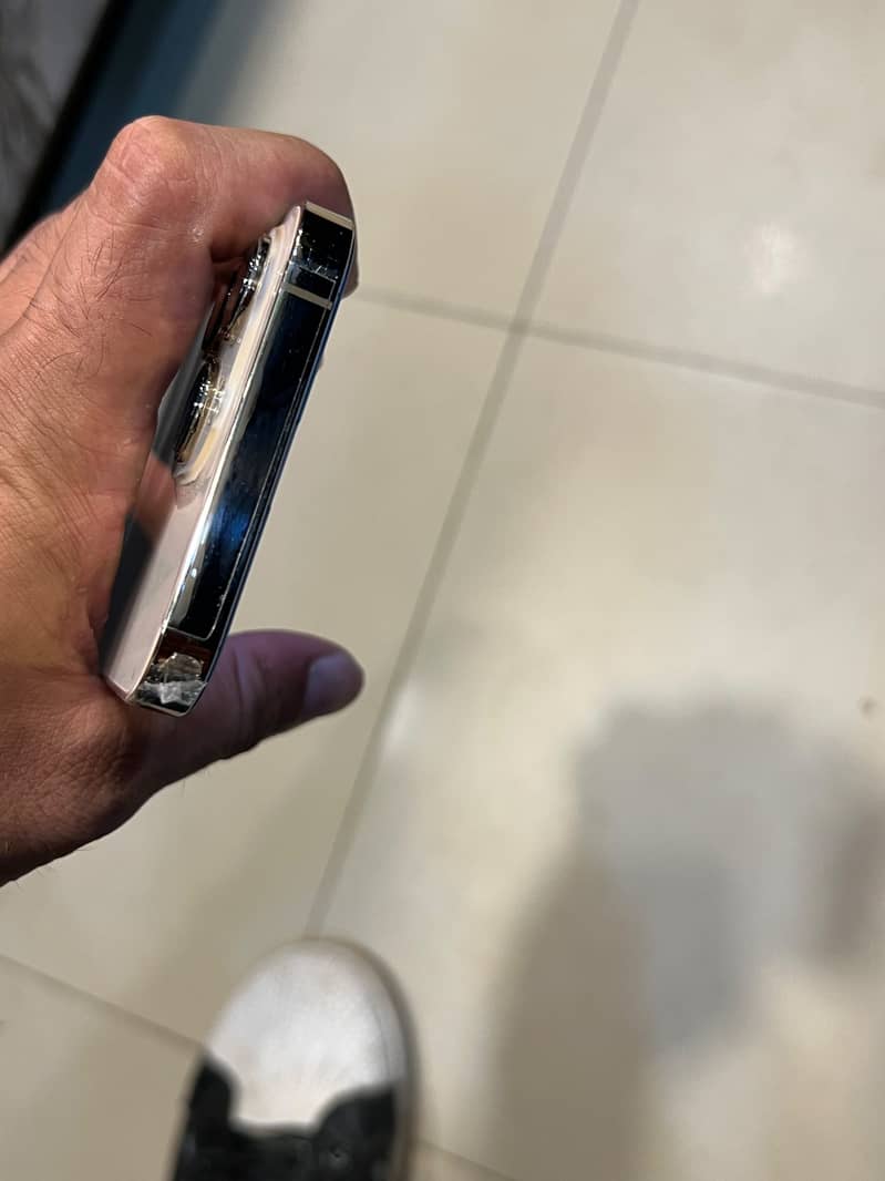Apple iPhone 13 Pro 3