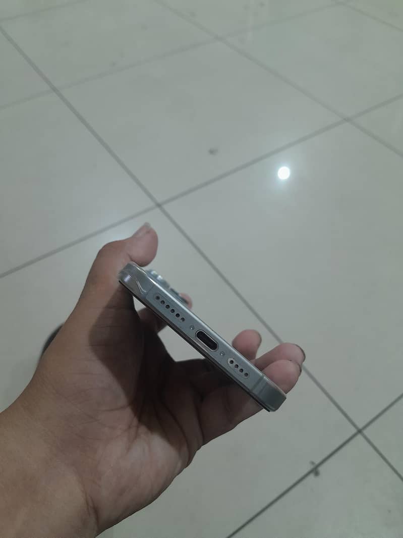 Apple iPhone 15 Pro Max 1