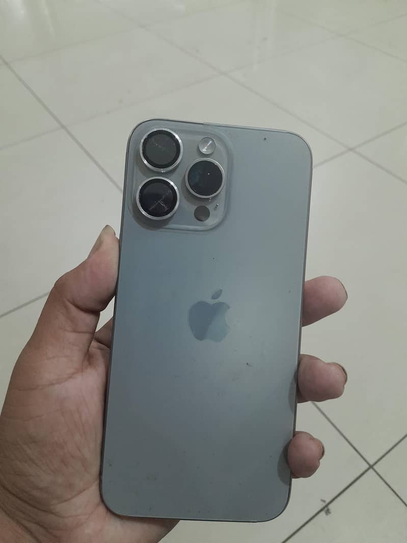Apple iPhone 15 Pro Max 4