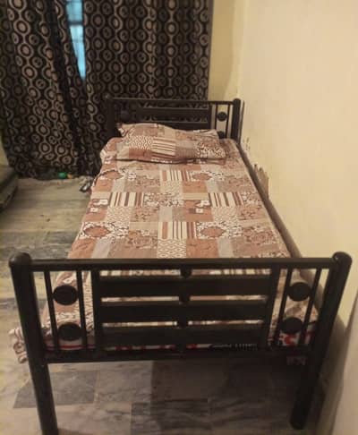 single bed (black)