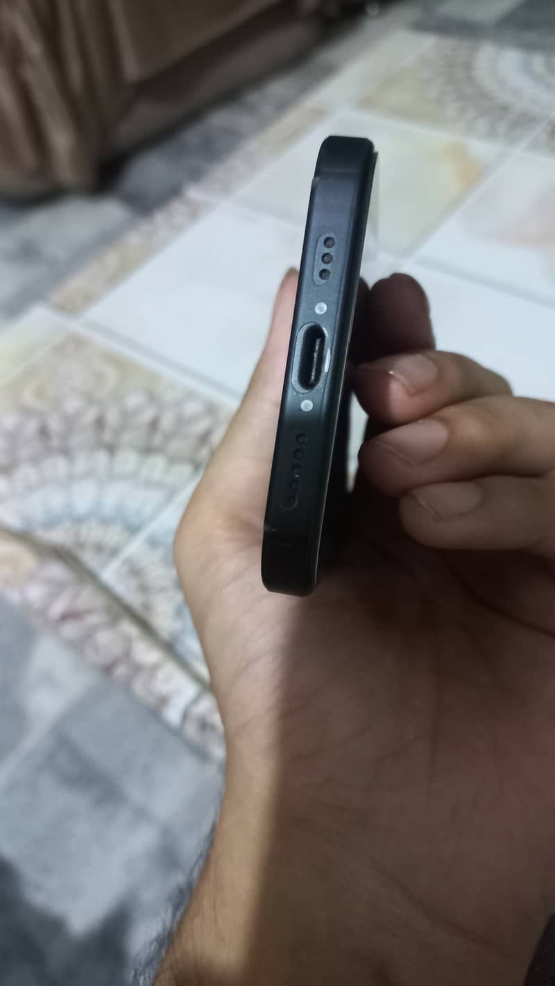 Apple iPhone 15 4