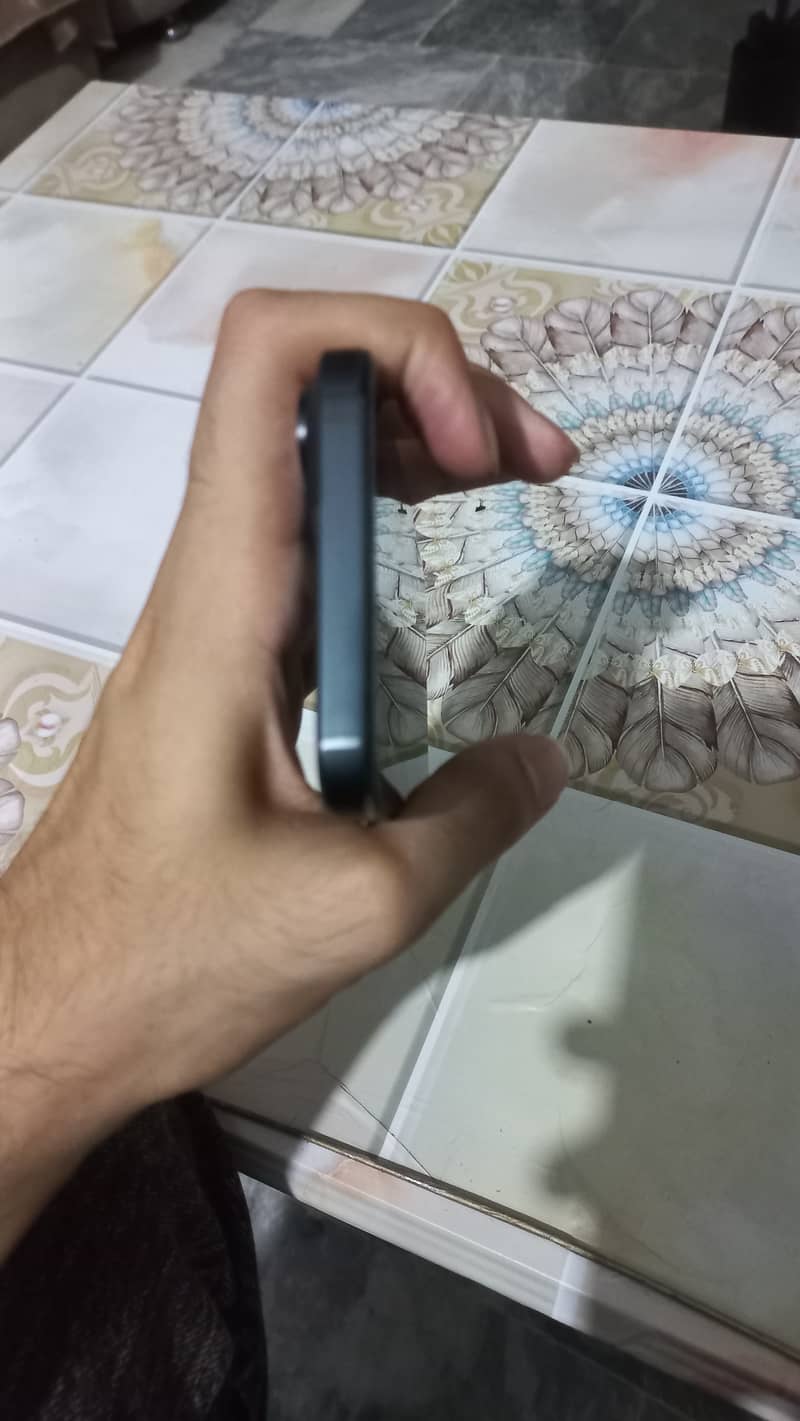 Apple iPhone 15 6