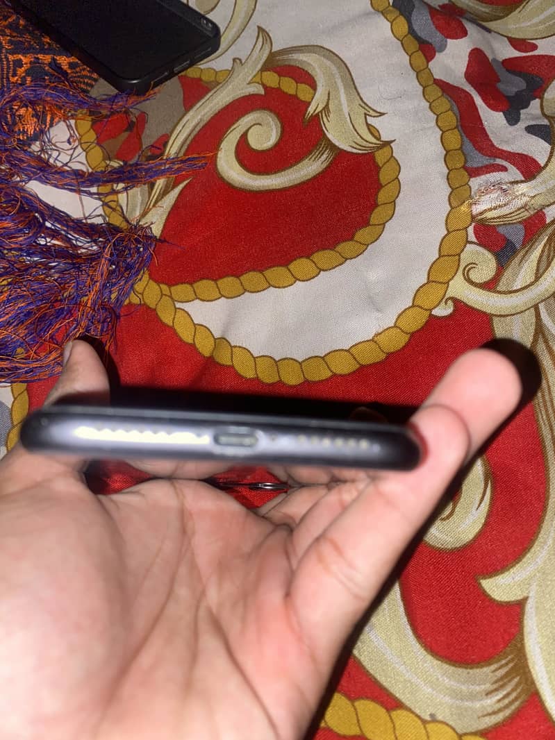Apple iPhone 11 3