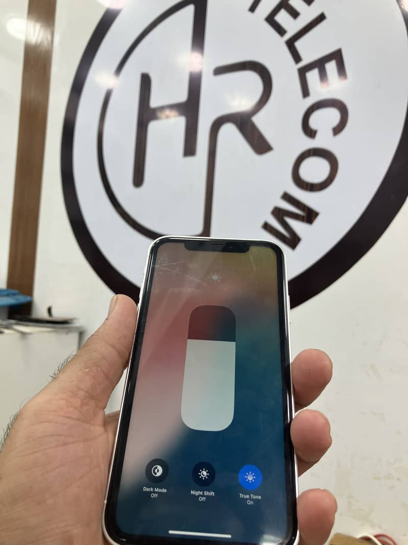 Apple iPhone XR 1