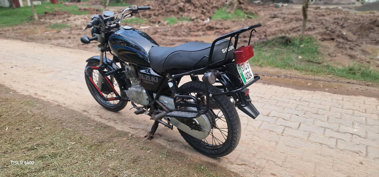 Suzuki GS125 1