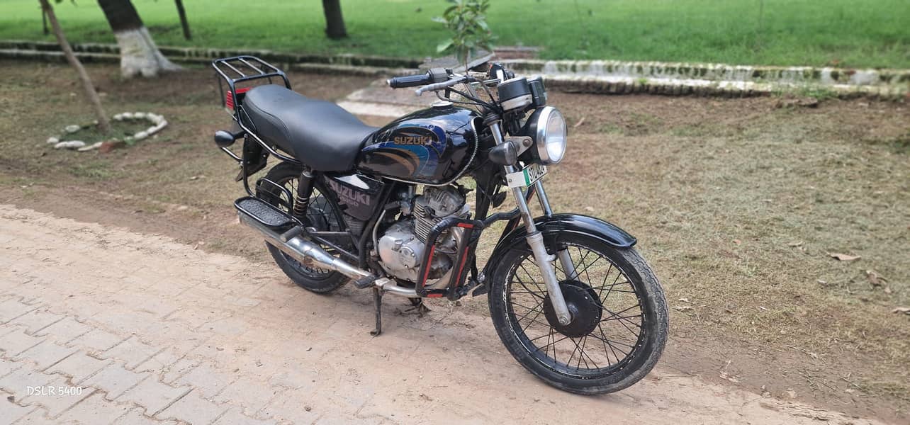Suzuki GS125 2