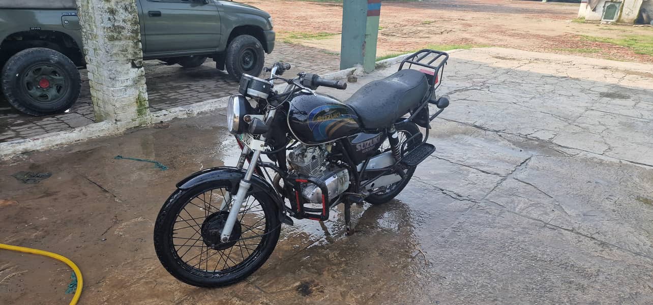 Suzuki GS125 7