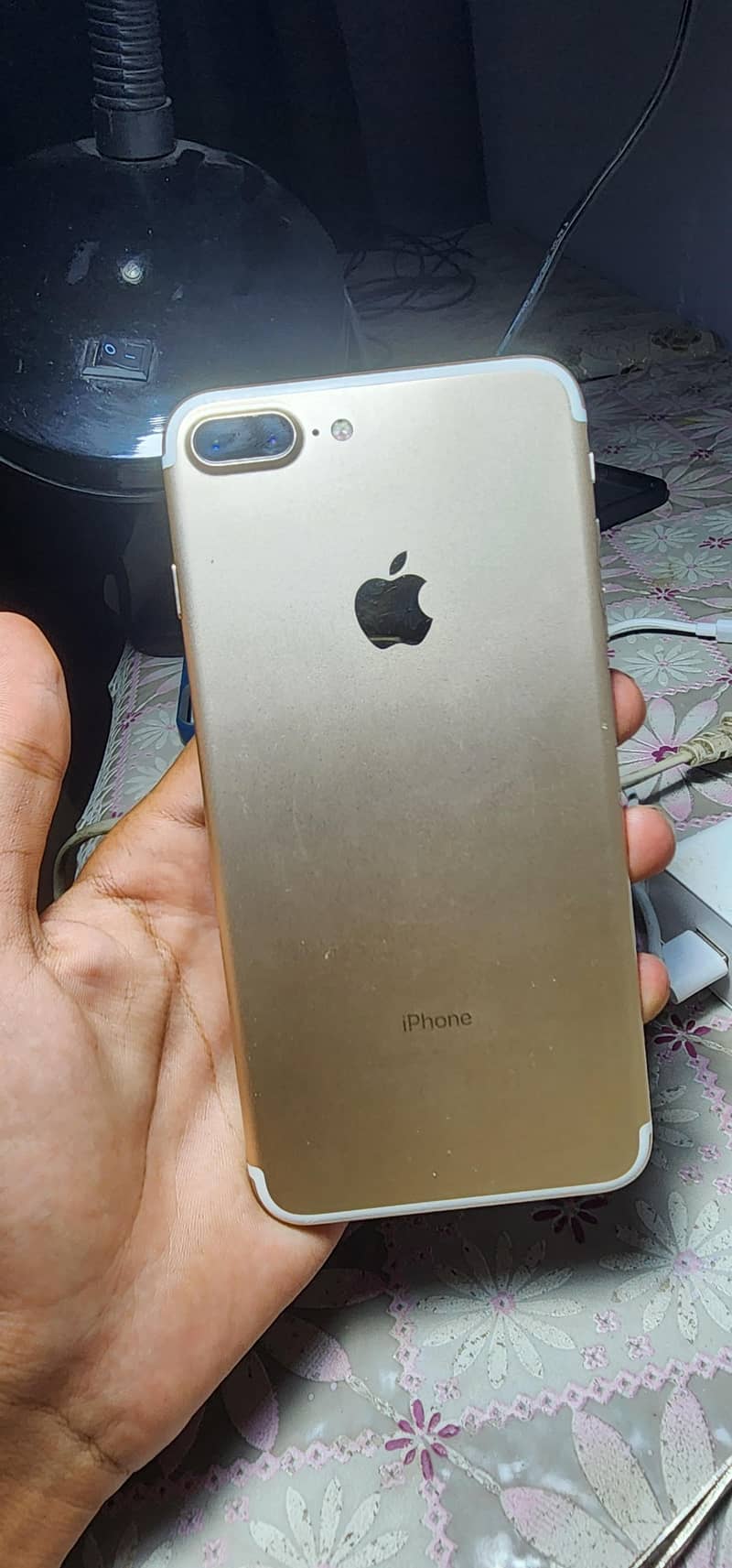 Apple iPhone 7 plus 0