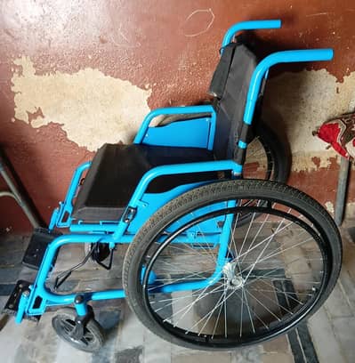 i am selling wheel chair 10/9 good condition,