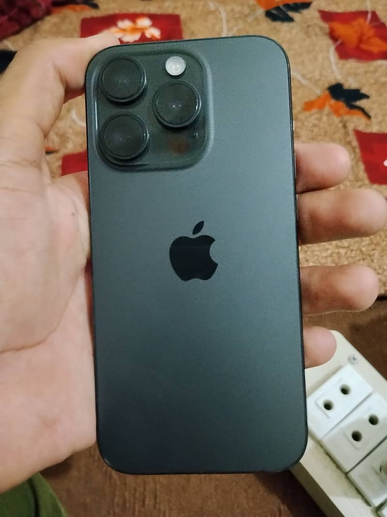 Apple iPhone 15 Pro 0