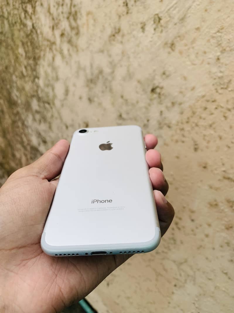 iPhone 7 4