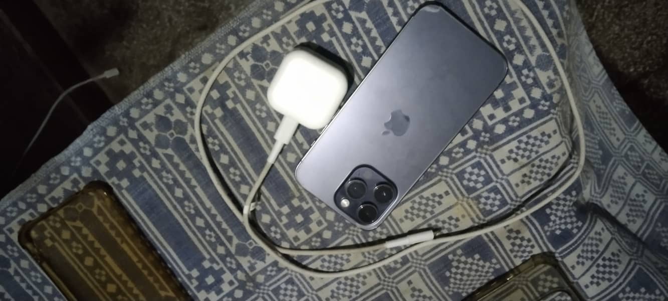 iPhone  14 pro max 1