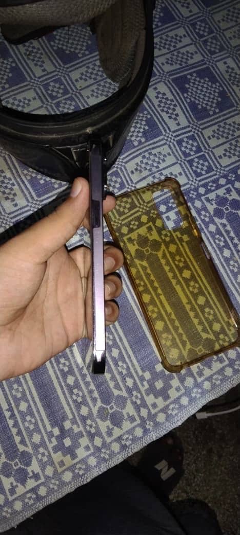 iPhone  14 pro max 2