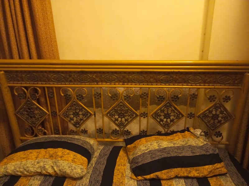 iron Queen bed 1
