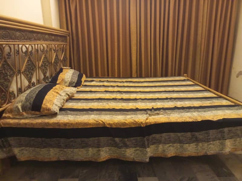 iron Queen bed 2