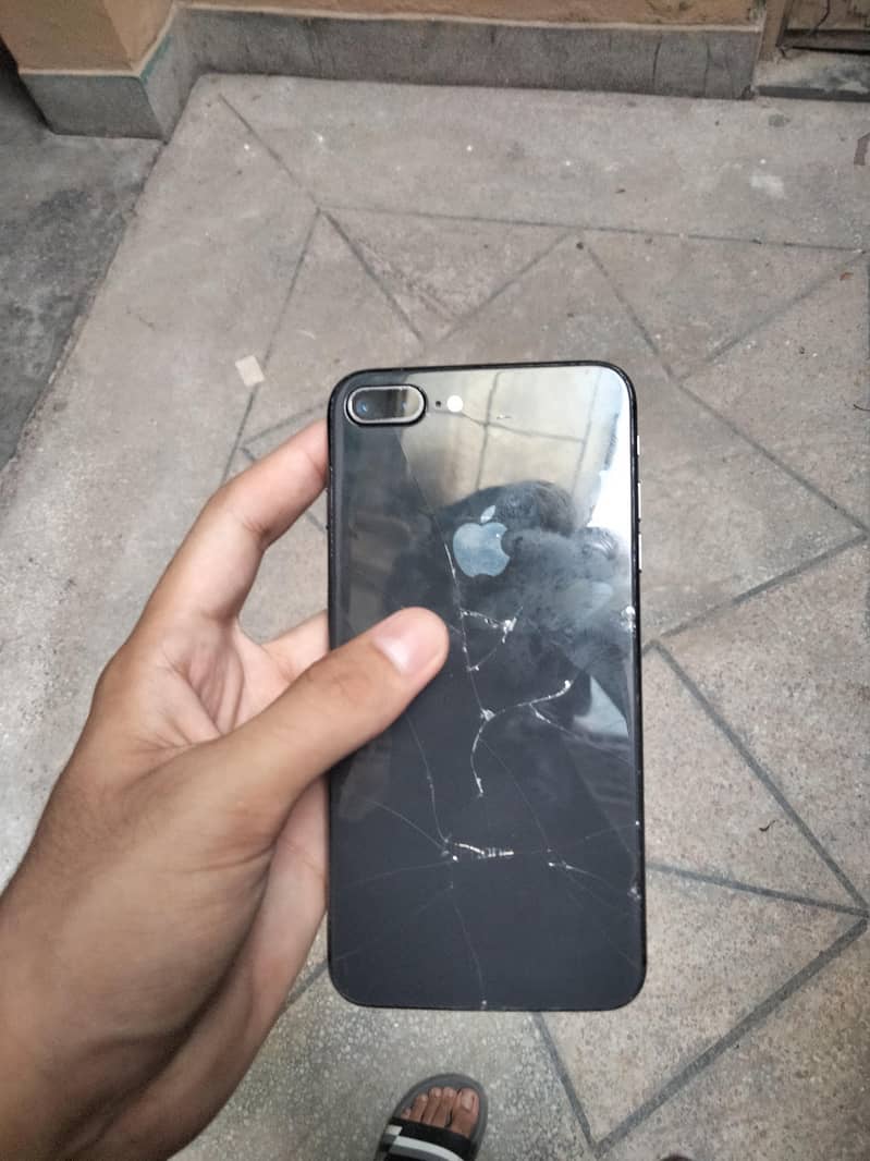 Apple iPhone 8 Plus 1