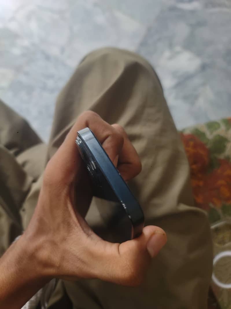 Apple iPhone 14 3