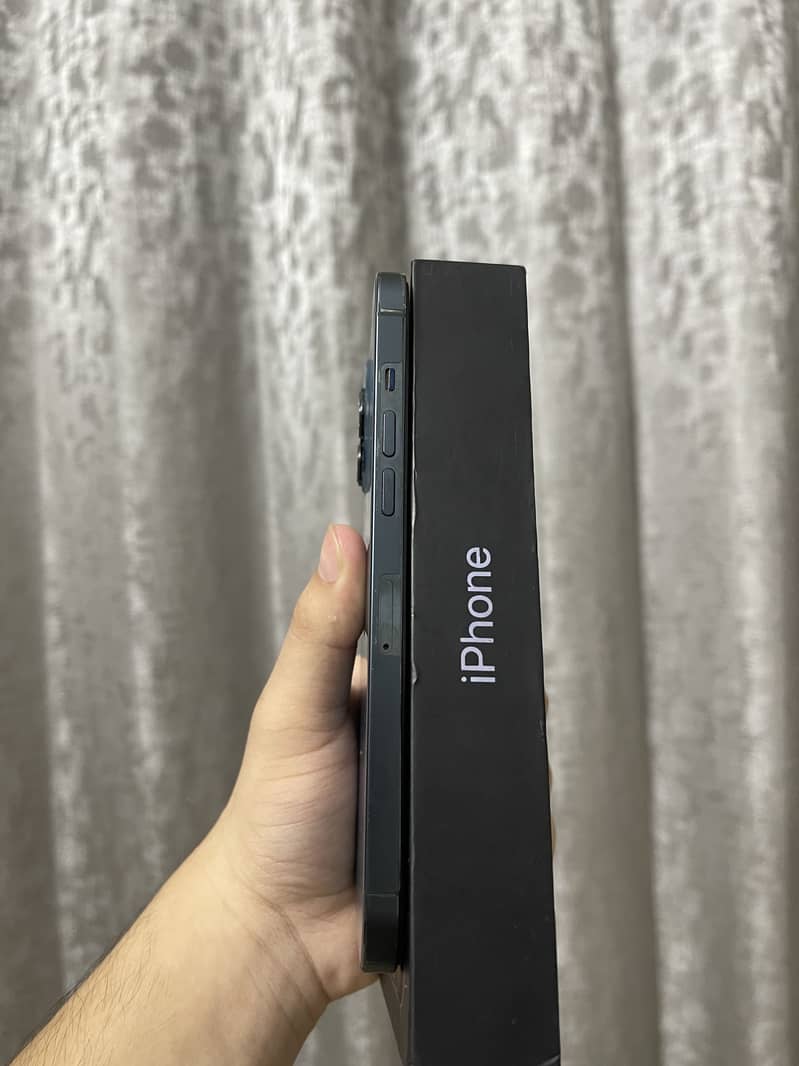 Apple iPhone 12 Pro Max 4