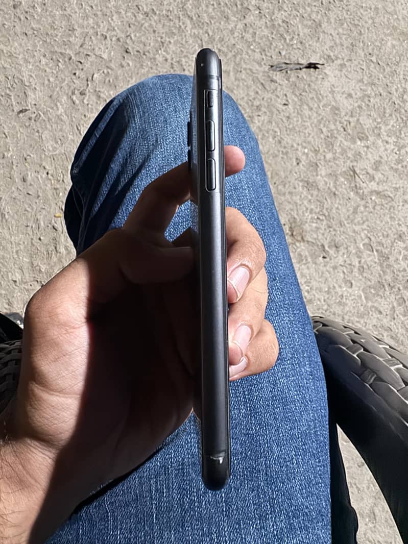 Apple iPhone 11 3