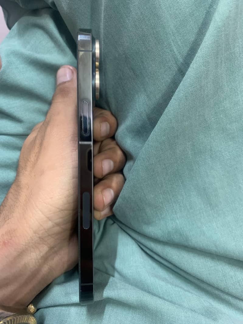 Apple iPhone 13 Pro Max 3