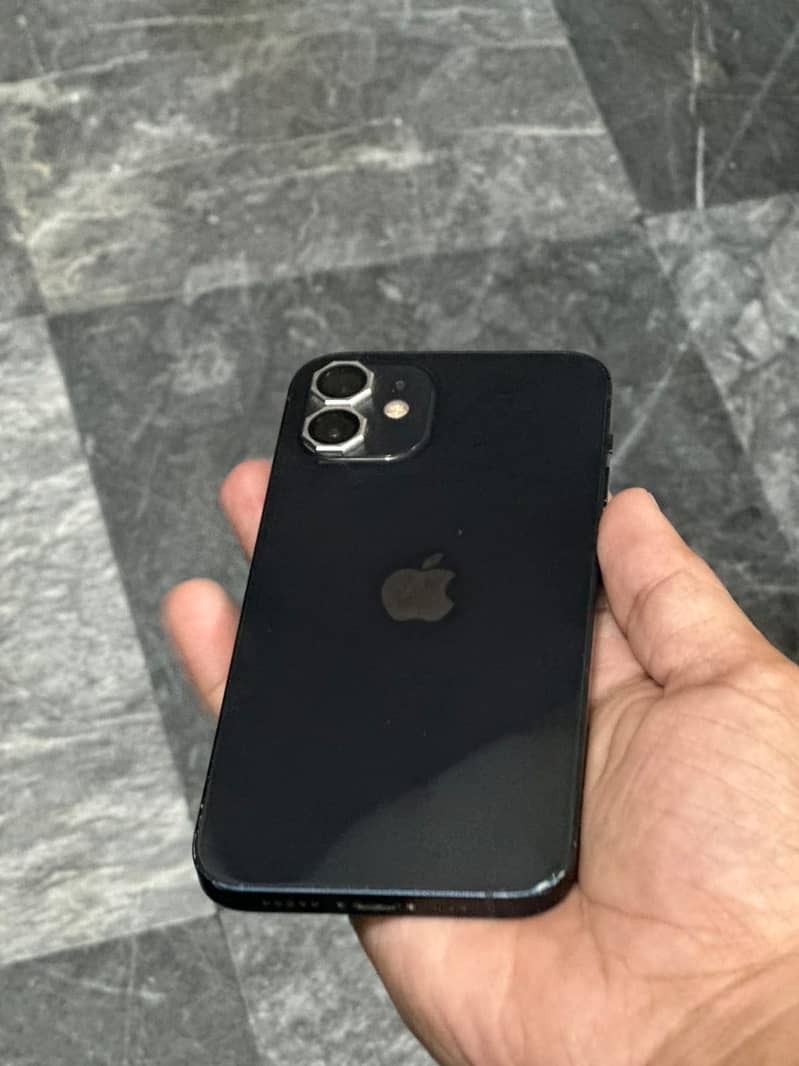Apple iPhone 12 4