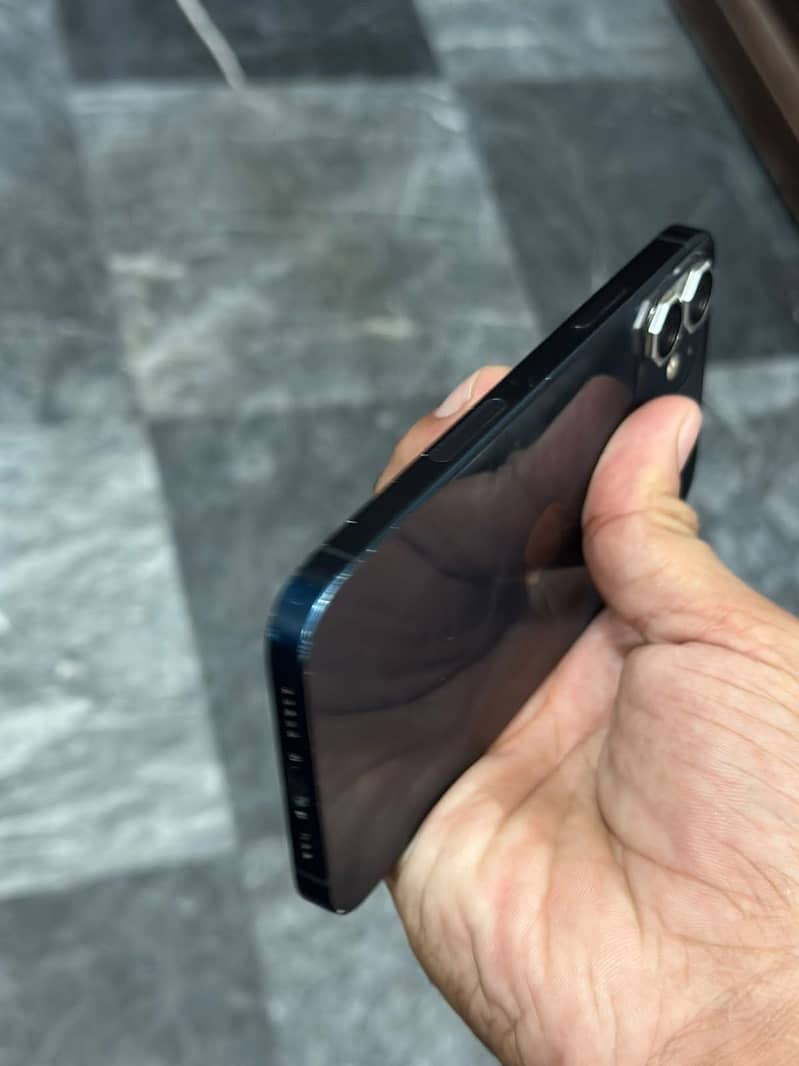 Apple iPhone 12 7