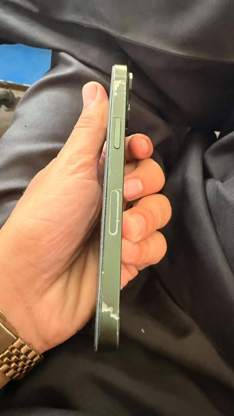 Apple iPhone 13 2