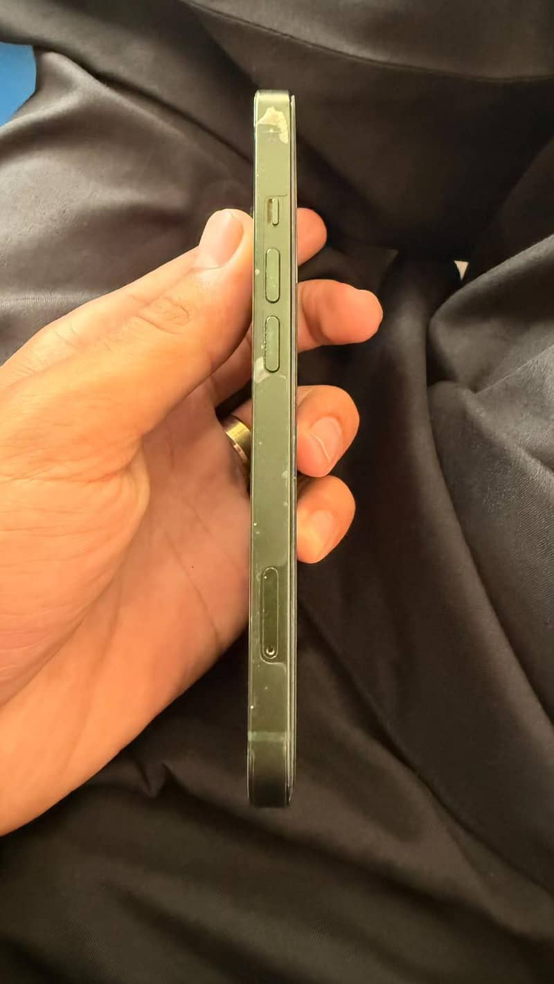 Apple iPhone 13 4