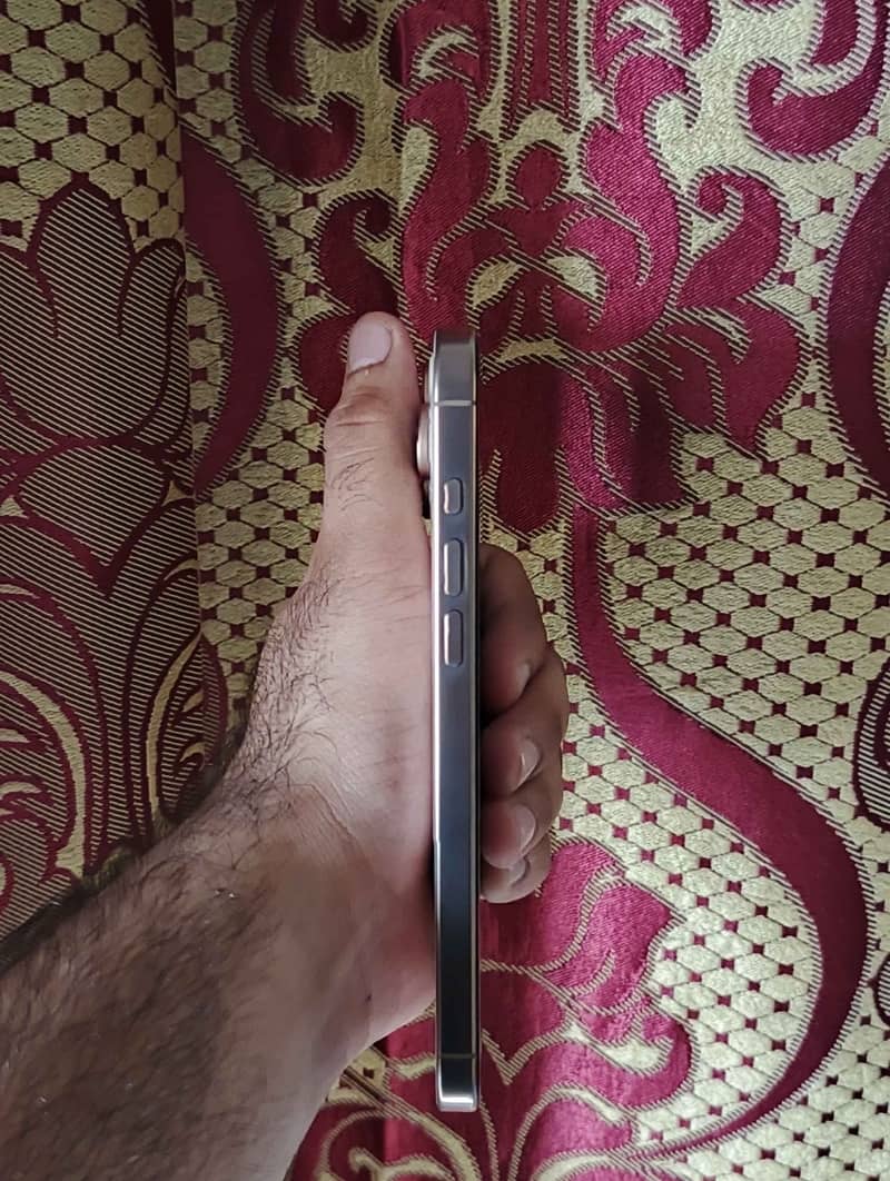 Apple iPhone 16 Pro Max 3