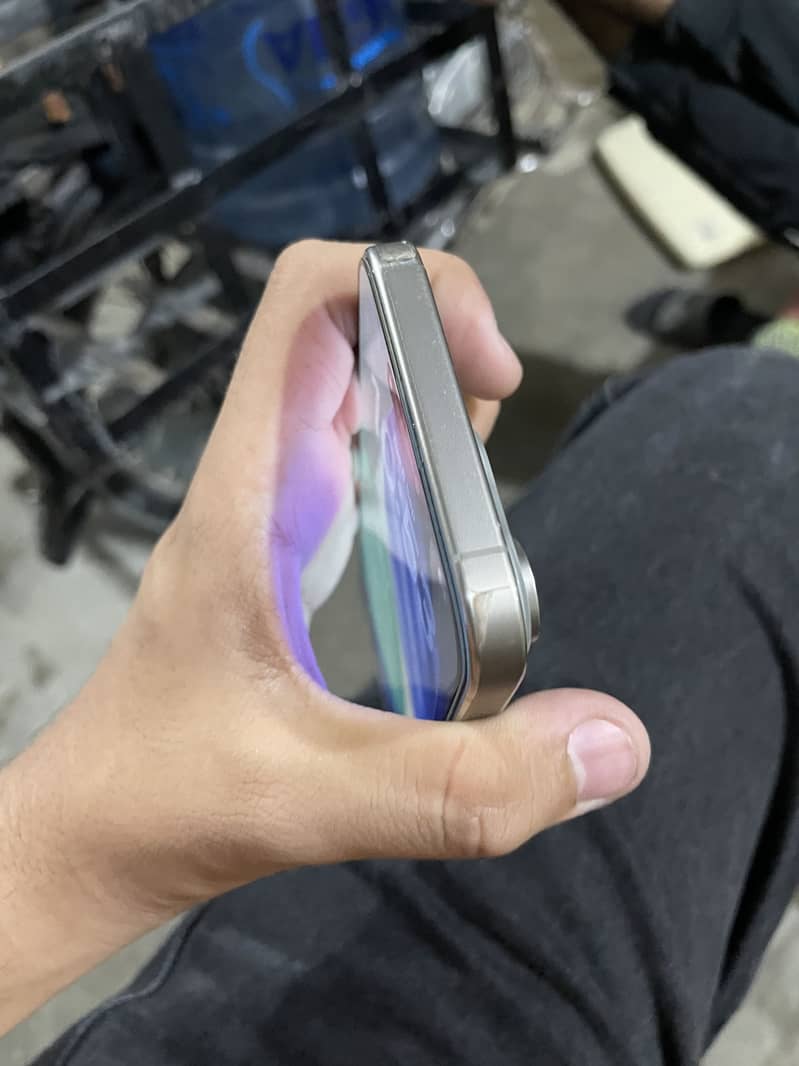 Apple iPhone 15 Pro Max 0