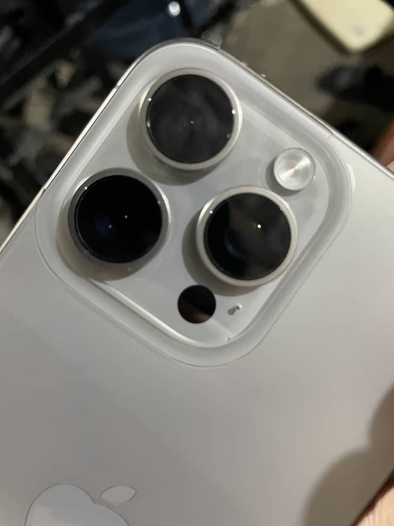 Apple iPhone 15 Pro Max 2