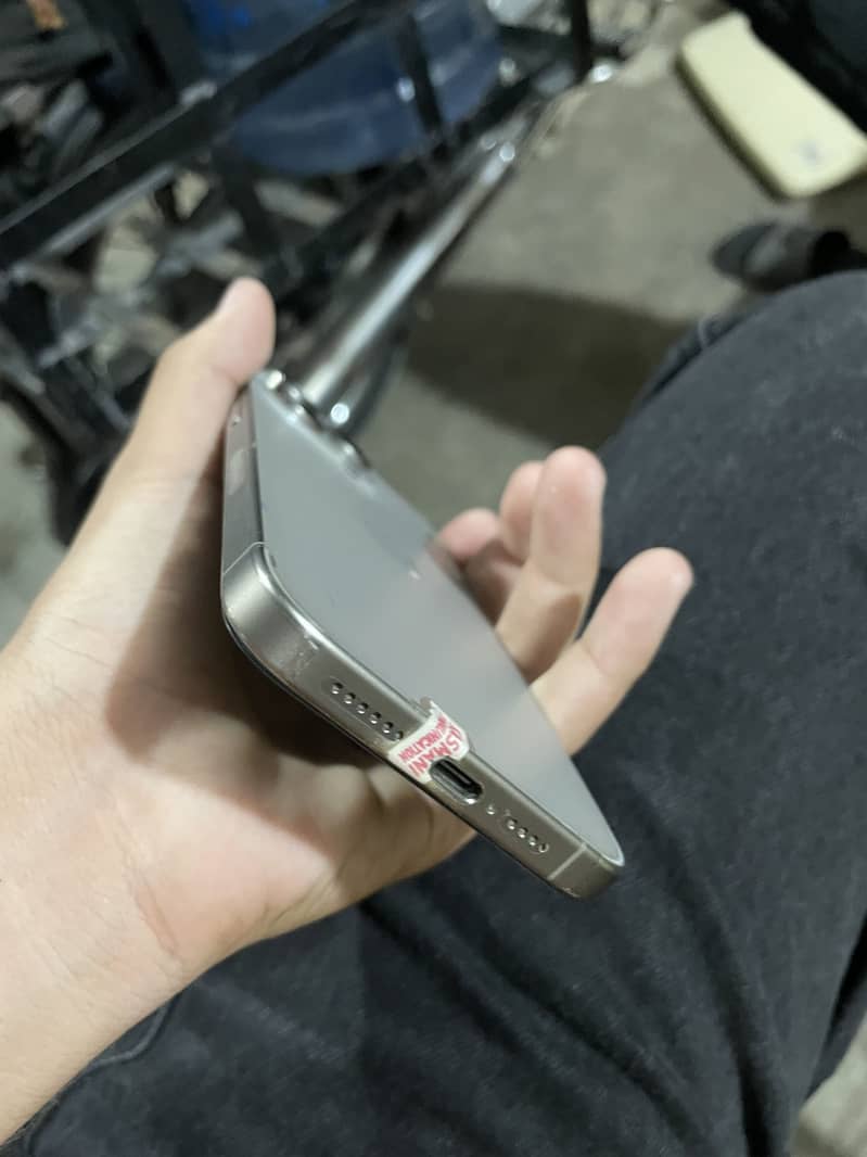 Apple iPhone 15 Pro Max 4