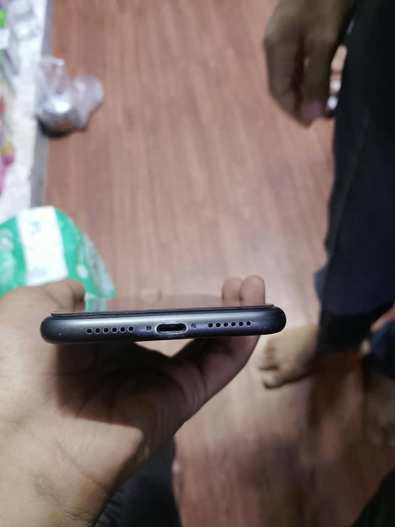 Apple iPhone 11 12