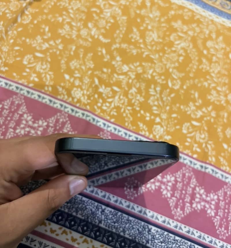 Apple iPhone 13 4